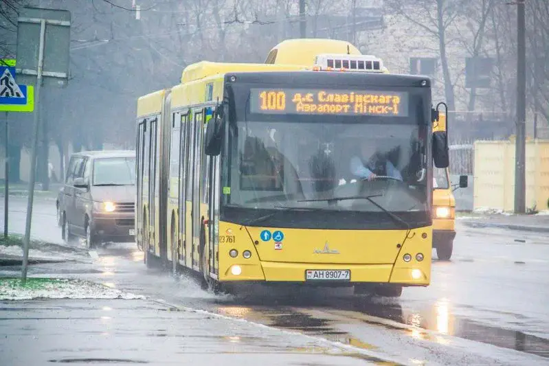Зажал дверями и протащил несколько метров по асфальту: 72-летняя пенсионерка пострадала в Минске Автобус