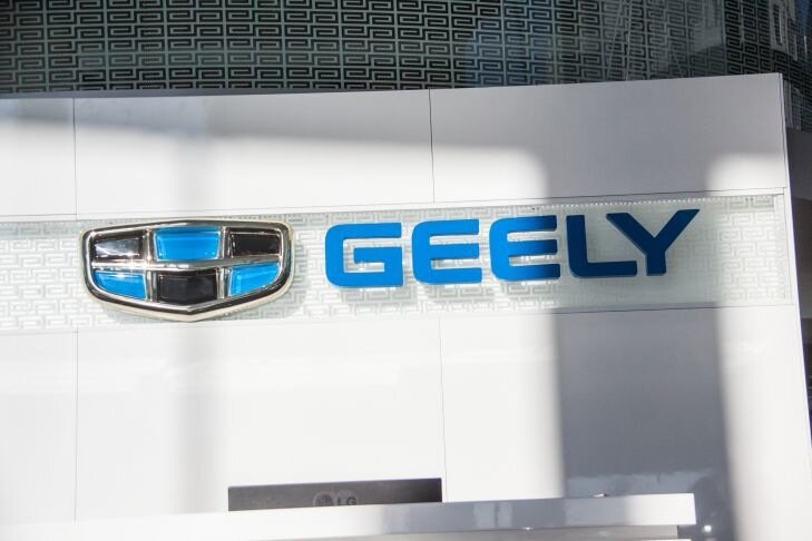 Geely Galaxy E8 2025 vs BYD Han 2024: седаны бизнес-класса на китайский лад Geely