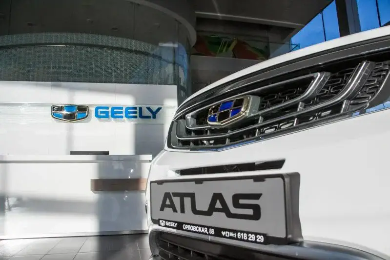 BYD Song L и Geely Monjaro: два китайских кроссовера нового поколения встретились лицом к лицу Geely