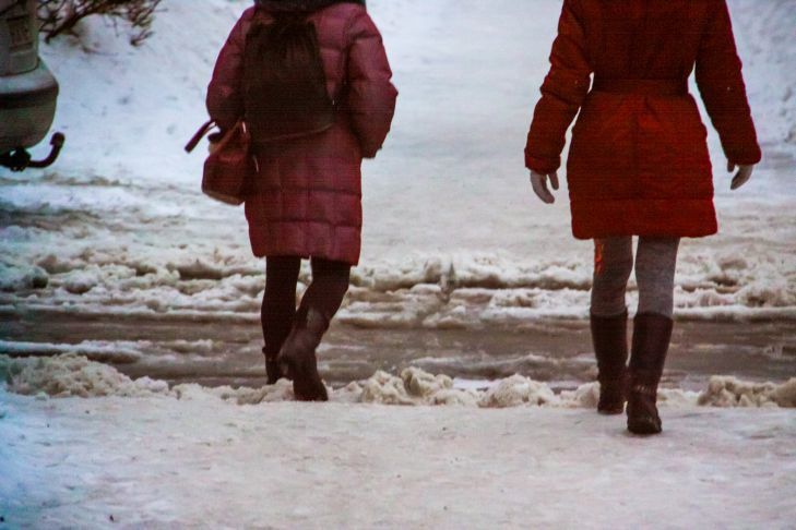 Безопасное тепло, матпомощь, жилье. Кому в Беларуси зимой уделяют особое внимание люди