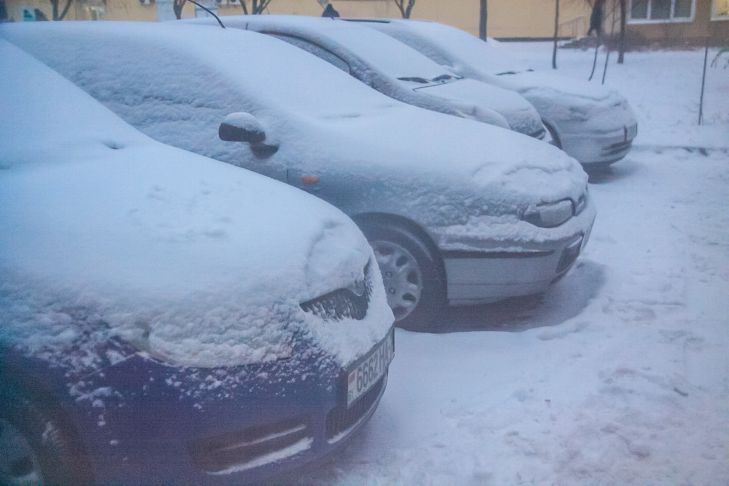 Белорусам напомнили про зимнюю обязанность. Ее невыполнение чревато серьезным штрафом автомобиль