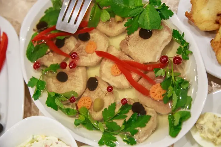 Во сколько нужно ужинать, чтобы жир сжигался даже во сне: названо идеальное время для последнего приема пищи ужин