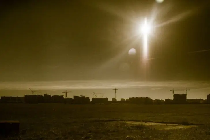 За сутки на Солнце произошло 5 мощных вспышек Солнце