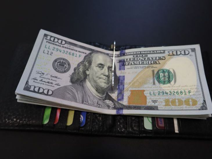 Искусственный интеллект против Уолл-стрит: угроза валютному рынку доллары