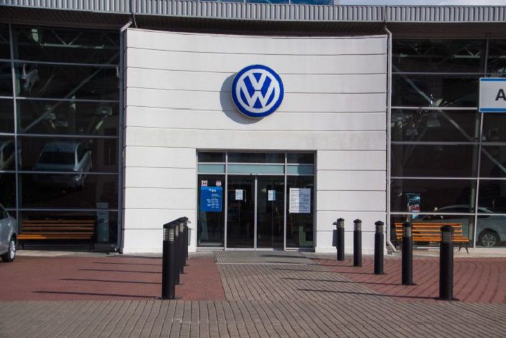 Впервые за 88 лет. Volkswagen закрывает завод в Германии здание