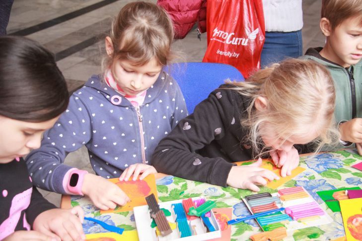 В мэрии рассказали, сколько школьников из Минска проведут зимние каникулы в лагерях и что они там будут делать дети