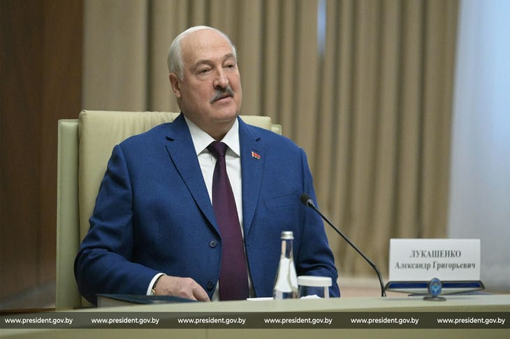 Лукашенко ответил Литве о грузовиках, застрявших в Беларуси: «Не надо на дурницу кричать гвалтом» Лукашенко