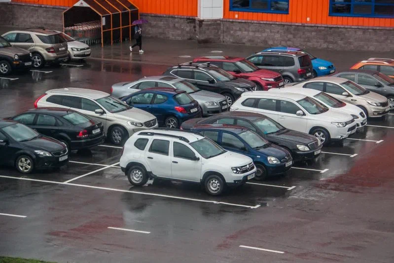 Белорусам рассказали о развитии сети зарядных станций в Беларуси: в столице, городах и на трассах Машины