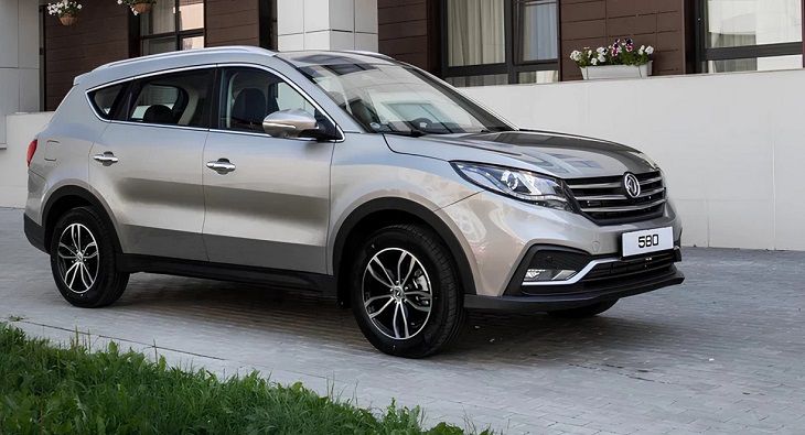 Семейный корабль или драйв с технологиями. На арену вышли DFM Dongfeng 580 и FAW Bestune T77 автомобиль