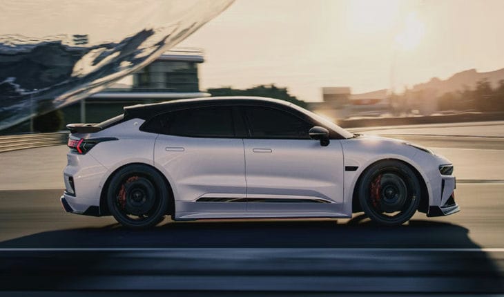 Zeekr 001 против Nio ES8: как китайские электрокроссоверы защищают своих пассажиров Авто