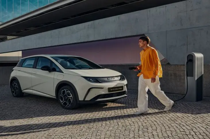 BYD Seagull и Wuling Hongguang MINI EV: сравниваем доступные городские модели Машина