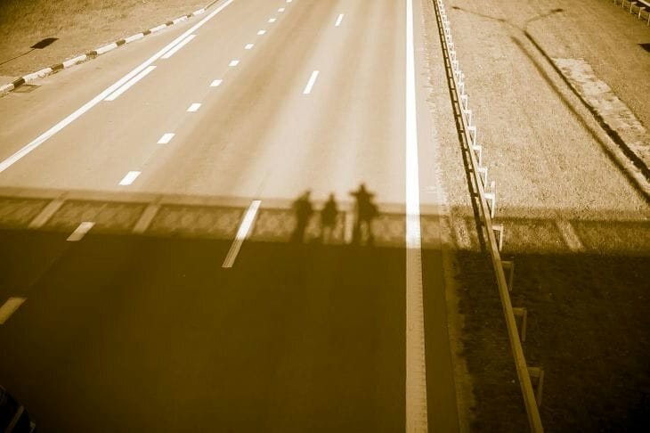 Грузовик врезался в автобус с туристами в Японии: пострадали около 20 человек Дорога