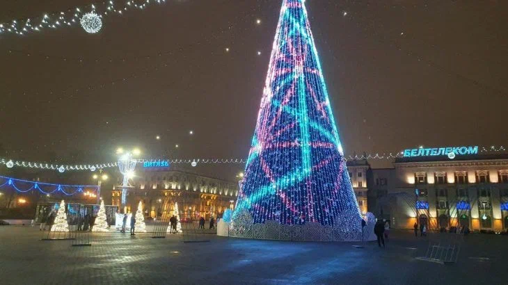 Когда в Беларуси включат праздничную подсветку: в Гомеле – раньше всех Елка