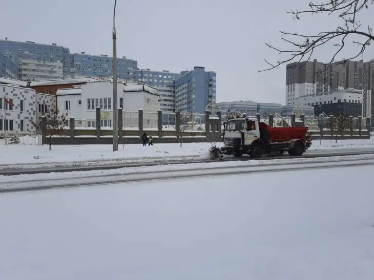 Снег накрыл Минск и область: задействовали более 1 000 работников и около 200 единиц техники автомобиль