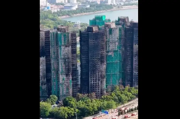 Оценен ущерб от смертоносного пожара в Гонконге, погубившего не менее 160 человек дом