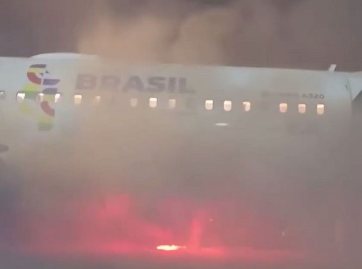 В Бразилии самолет с пассажирами на борту загорелся самолет