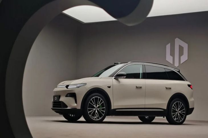 Leapmotor C10 2025 против GAC Aion V 2024: чей багажник вместит больше Машина