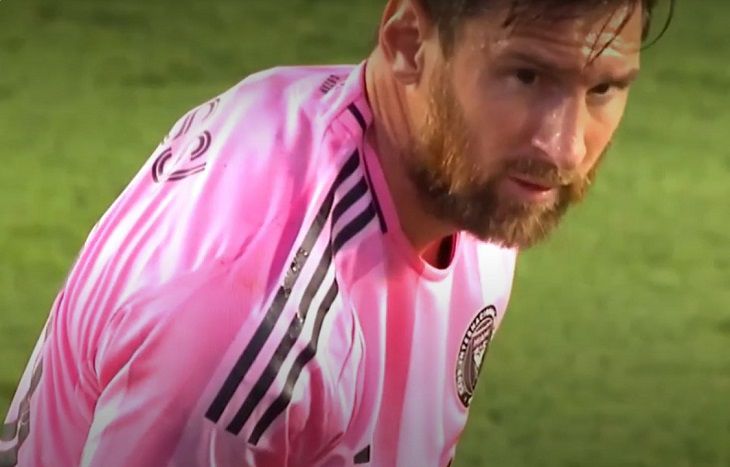 В Индии фанаты разнесли стадион: они не увидели Месси Месси