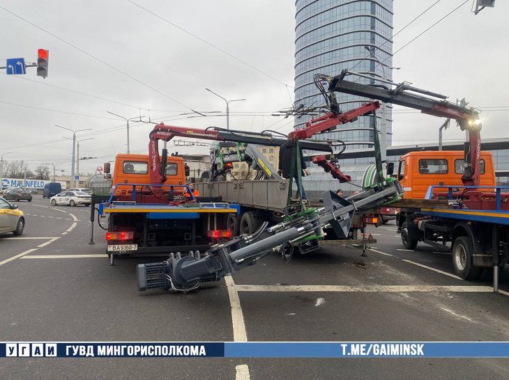 В Минске произошло падение крана дтп