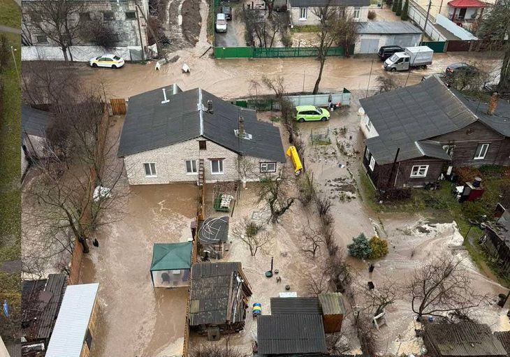 На Червякова в Минске прорвало водопровод: что известно к этому моменту дом