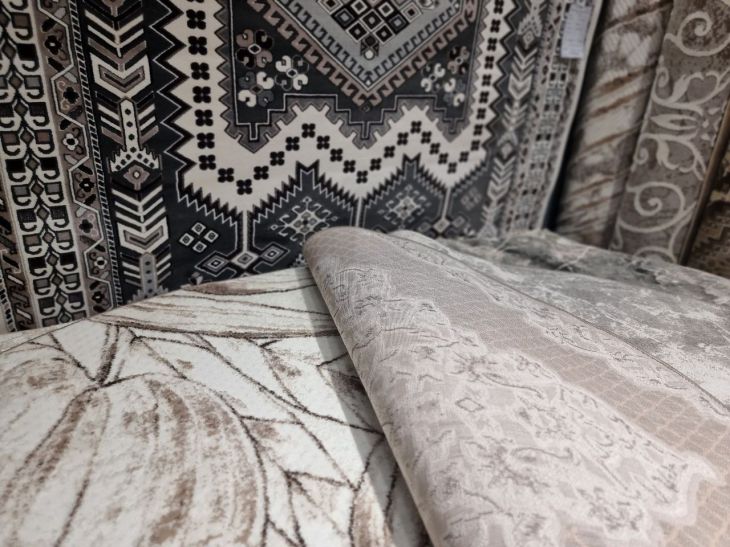 Зачем класть ковер не под кровать, а рядом: правильная геометрия для уюта и чистоты ковер