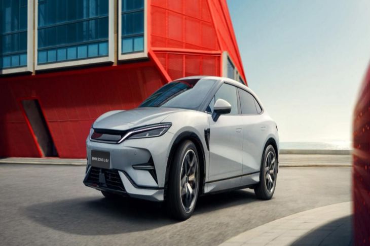 BYD Song L и Geely Galaxy L7: сравнили гибридные установки и новые опции 2024–2025 Автомобиль