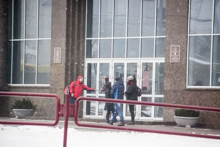 Абитуриентам на заметку. В Беларуси изменили правила проведения ЦЭ люди