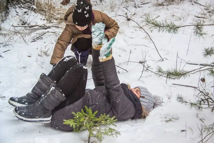 Переломы вместо веселья: почему тюбинг стал главной угрозой для детей зимой зима
