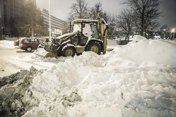Циклон «Улли» в Беларуси: синоптики рассказали, сколько снега выпало и что будет дальше трактор