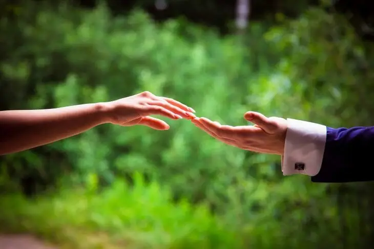 У Овсиенко новый молодой ухажер: певица светится от счастья Руки