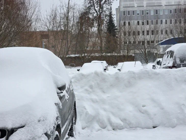 ЖКХ Минска переходят на усиленный режим работы из‑за морозов Снег