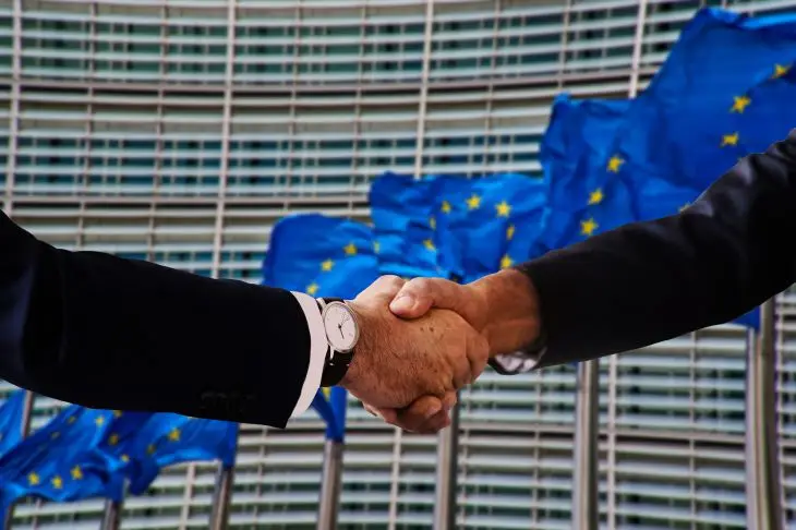 Уиткофф рассказал об урегулировании украинского конфликта: остался один вопрос Рукопожатие