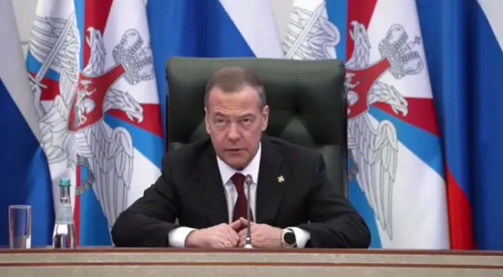 Медведев предложил захватить Мерца. Вот как отреагировали в Германии Медведев