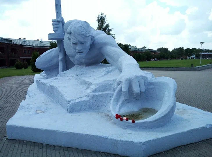 Сколько туристов посетили Беловежскую пущу и Брестскую крепость: итоги первых выходных 2026 года Монумент