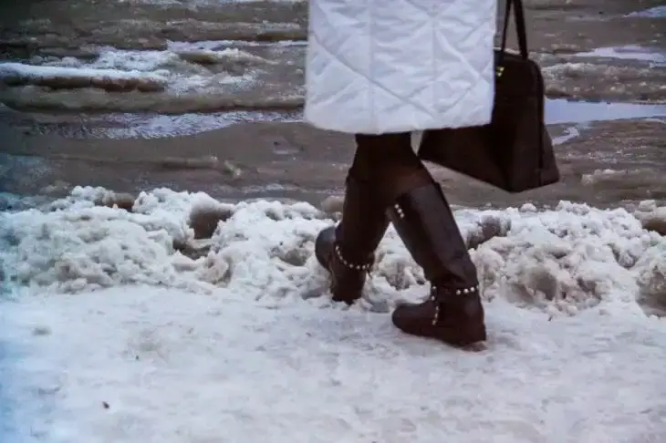 Гололед в Беларуси: 7 845 пострадавших, среди них – 1 496 детей Ноги