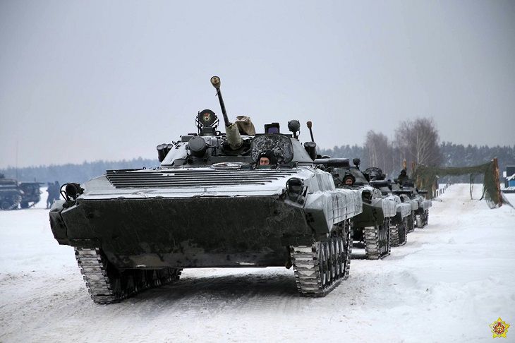 В Беларуси пехотинцы стреляют из вооружения БМП-2 и стрелкового оружия – Минобороны выступило с заявлением военные
