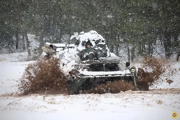 В Беларуси обновляют вооружение, военную авиацию, средства ПВО. Минобороны выступило с заявлением военные