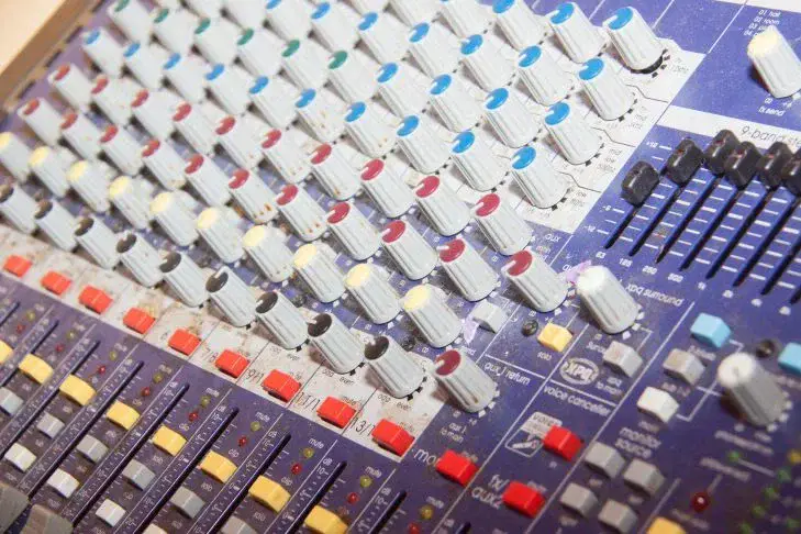 Максим Фадеев возвращает публике звезду 90‑х: о ком речь Пульт