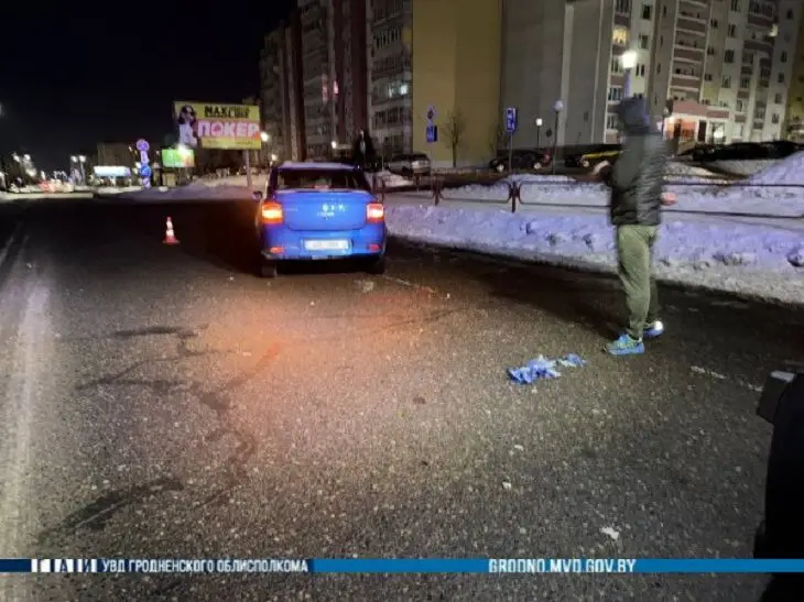 В Гродно мужчина шел по пешеходному переходу и попал по колеса авто дтп