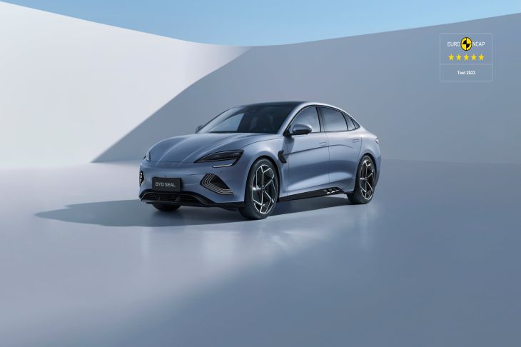 Seal 2024 или ET5 2025: сравнение запасов хода и реального пробега в городе Автомобиль