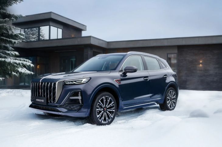 Hongqi HS5 2025 и Exeed LX 2024: у кого сиденья держат спину и после 500 км, а не только красиво выглядят Автомобиль