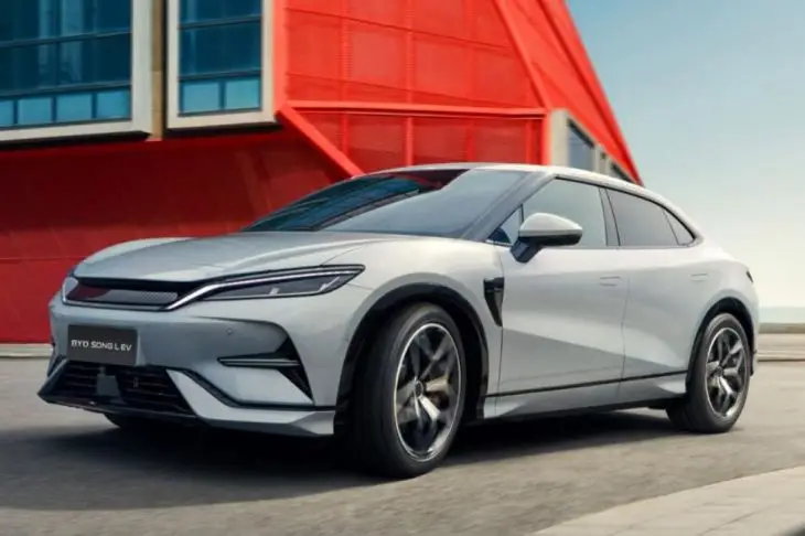 BYD Song L 2024 против BYD Seal U 2025: две новинки одного бренда — сравнили по ключевым параметрам Авто