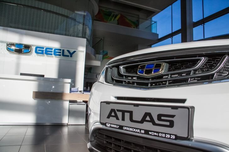 Geely Atlas 2025 против Haval Jolion 2024: кто реально экономит топливо, а кто только обещает Geely