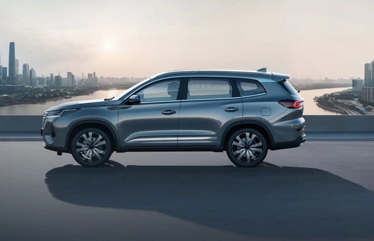 Битва бюджетного гиганта и технологичного флагмана: Xcite X-Cross 8 против Aito Seres M9 автомобиль