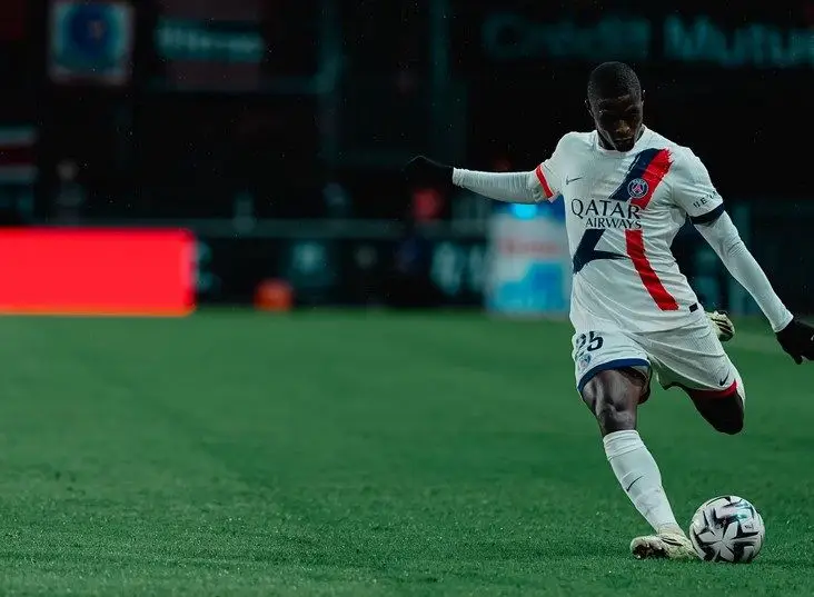 Сенсация в европейском футболе. ПСЖ проиграл скромному «Ренну» футбол