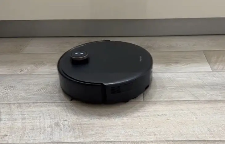 Покупать ли робот-пылесос, перелезающий через пороги и ныряющий под мебель: все «за» и «против» робот