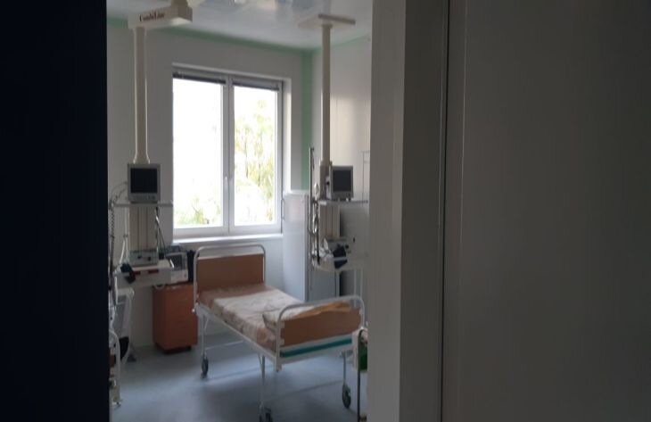 Андрей Гайдулян перенес операцию: звезда сериалов «Универ» и «СашаТаня» будет ходить на костылях Больница