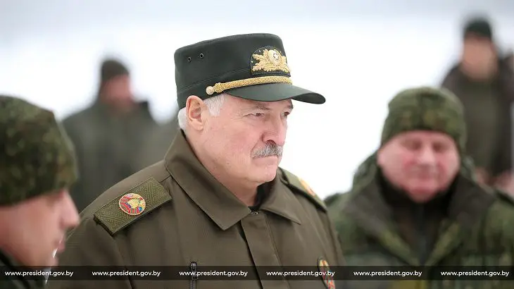 Лукашенко пообещал «драть шкуру по-мужски» с комбатов Лукашенко