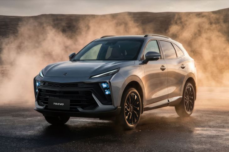 Кто на что горазд: сравнили эффективность предпускового подогрева Dongfeng Aeolus Hyun 2025 и Changan Uni-V 2024 при минус 30 Автомобиль