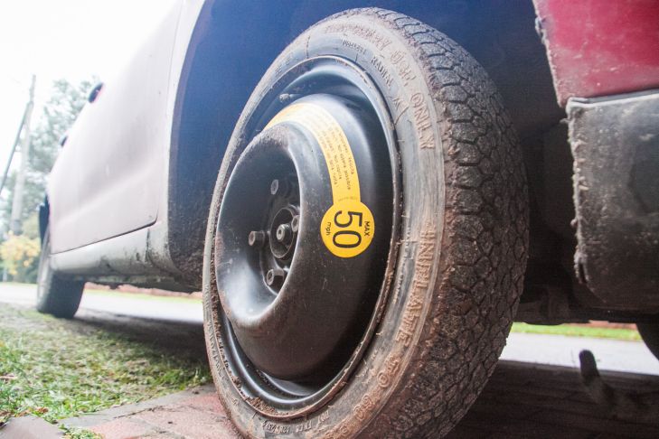 Угон по-соседски: 3 месяца ареста за поездку на чужой машине по деревне колесо